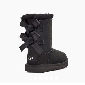 UGG NEW Toddler T Bailey Bow🎀 size 6